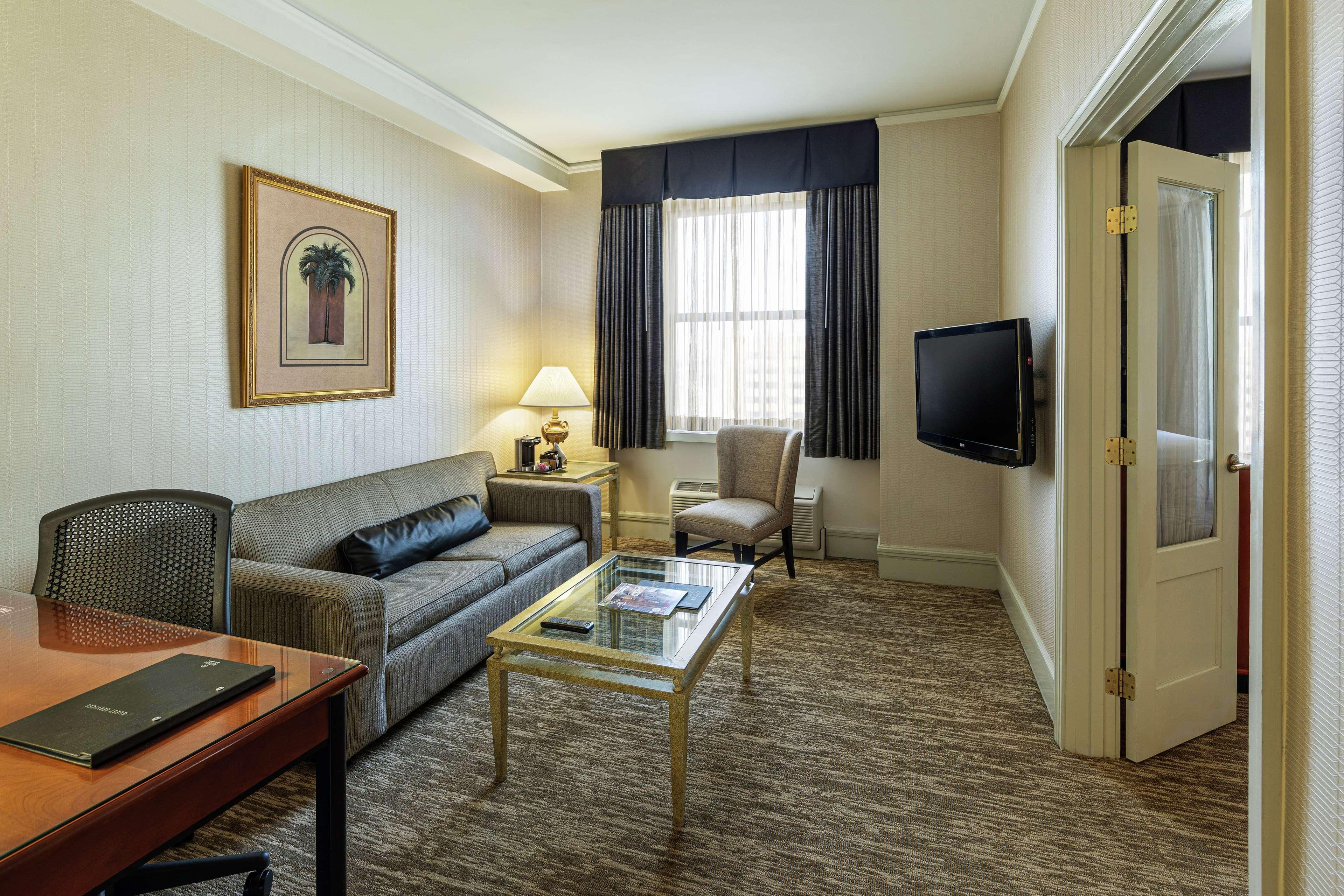 Hilton Cincinnati Netherland Plaza Exterior photo