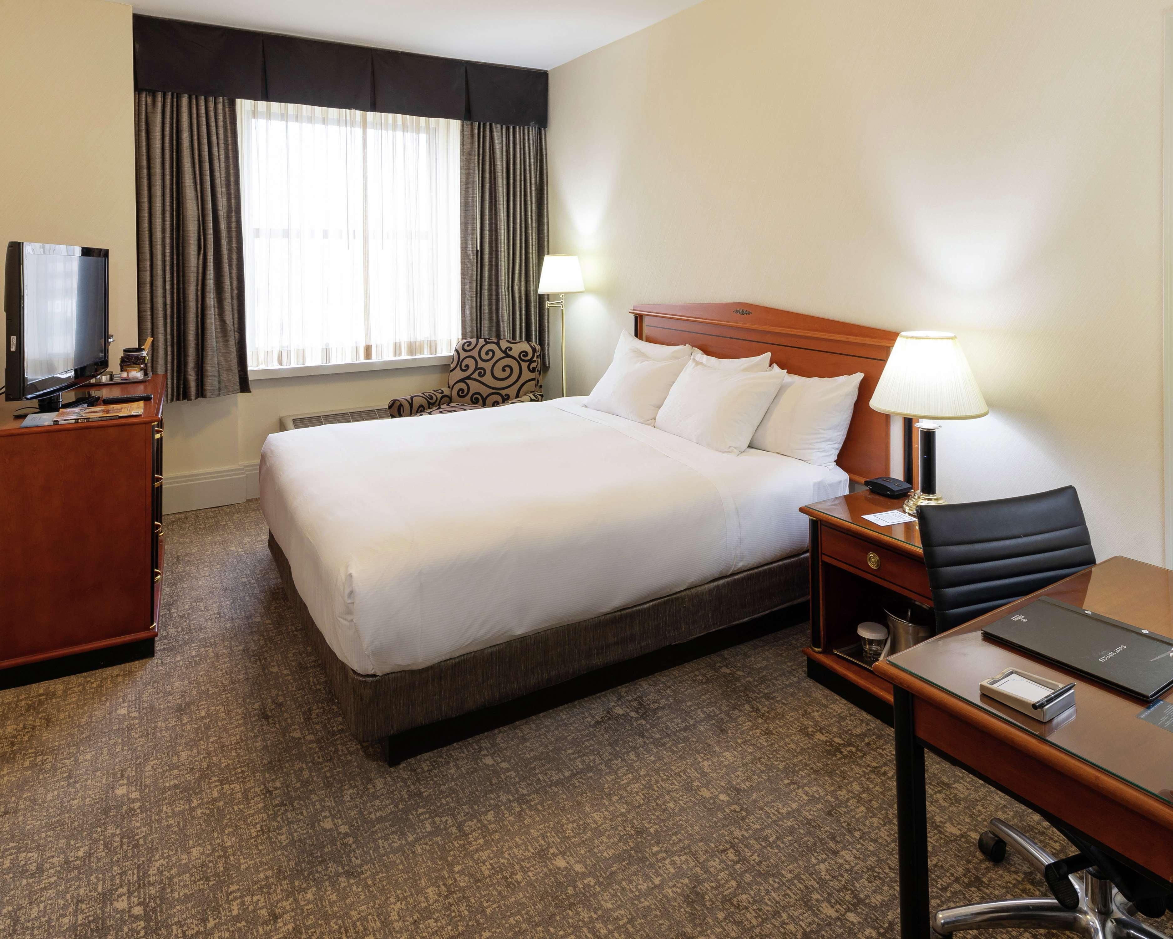 Hilton Cincinnati Netherland Plaza Exterior photo