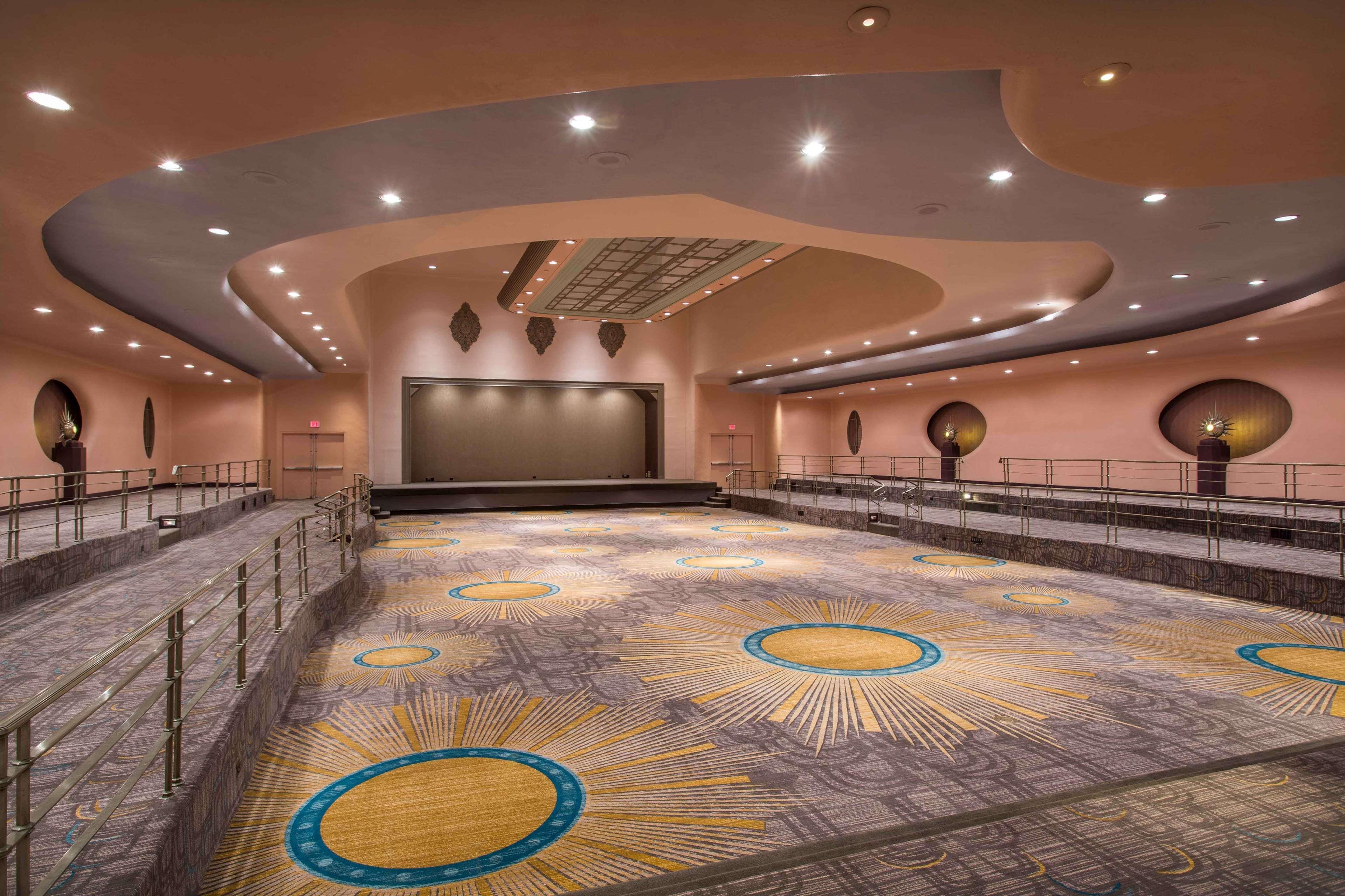 Hilton Cincinnati Netherland Plaza Exterior photo