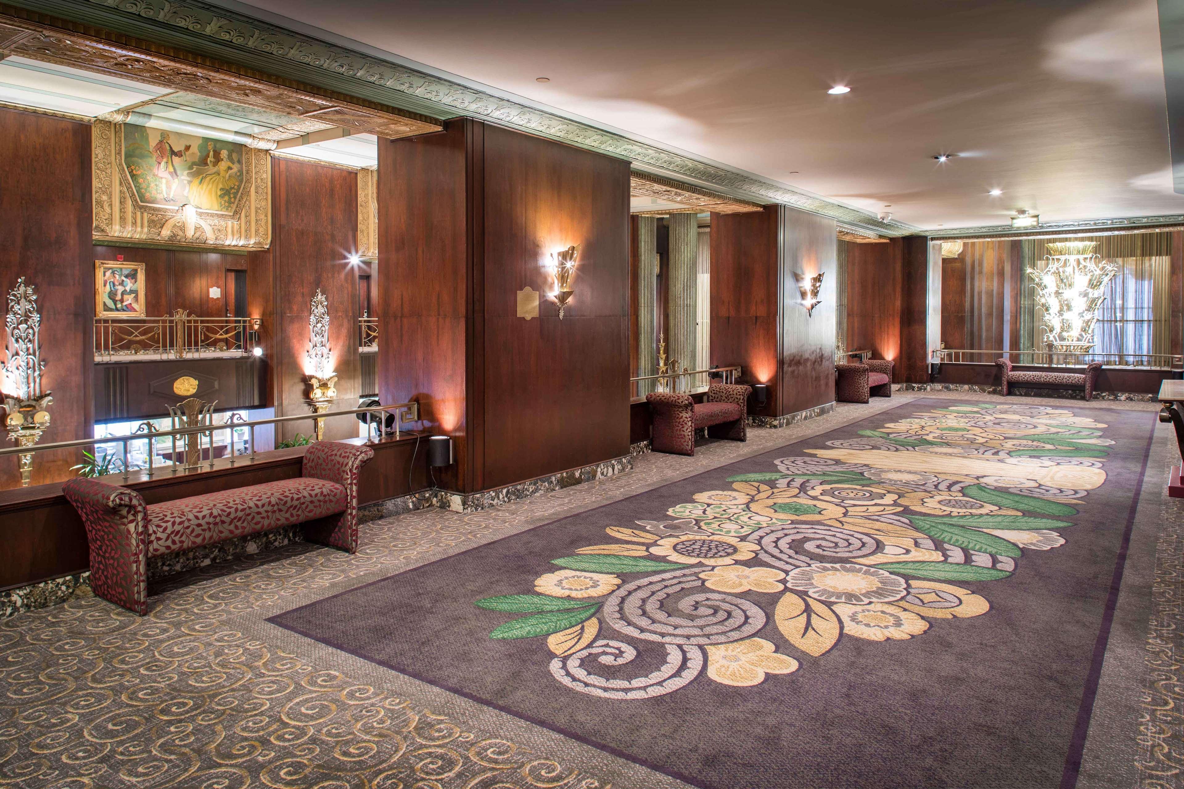 Hilton Cincinnati Netherland Plaza Exterior photo