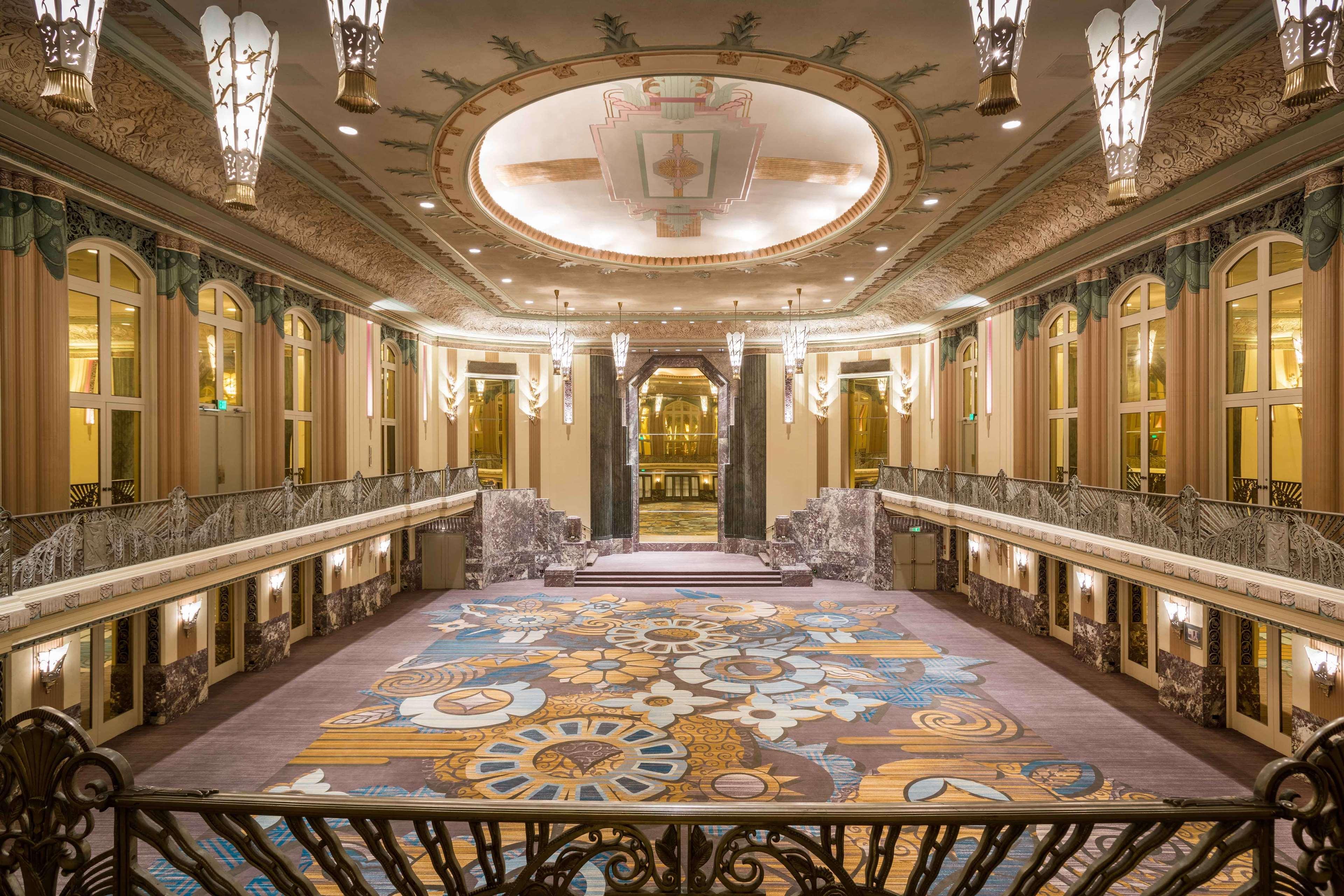 Hilton Cincinnati Netherland Plaza Exterior photo