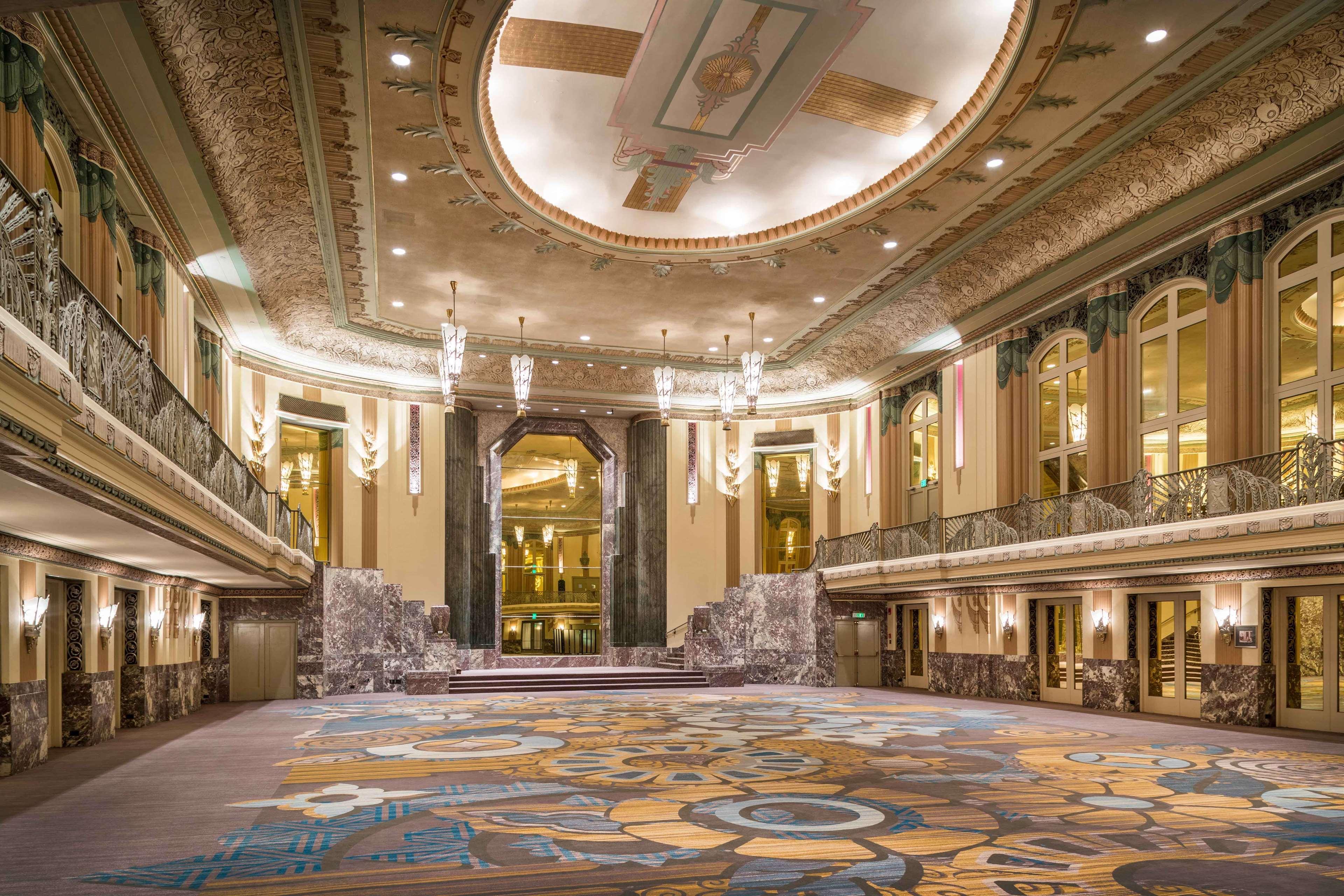 Hilton Cincinnati Netherland Plaza Exterior photo