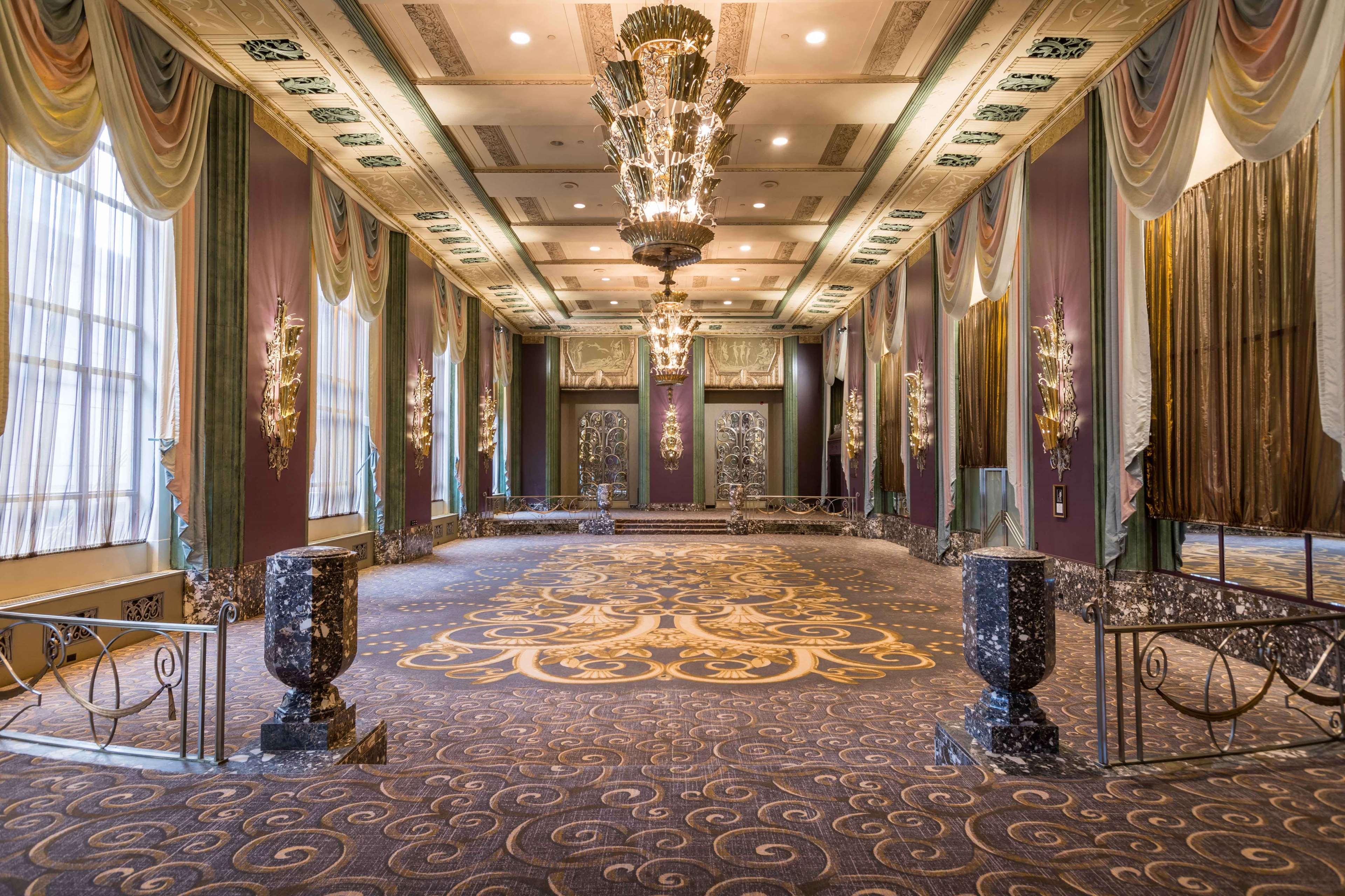 Hilton Cincinnati Netherland Plaza Exterior photo