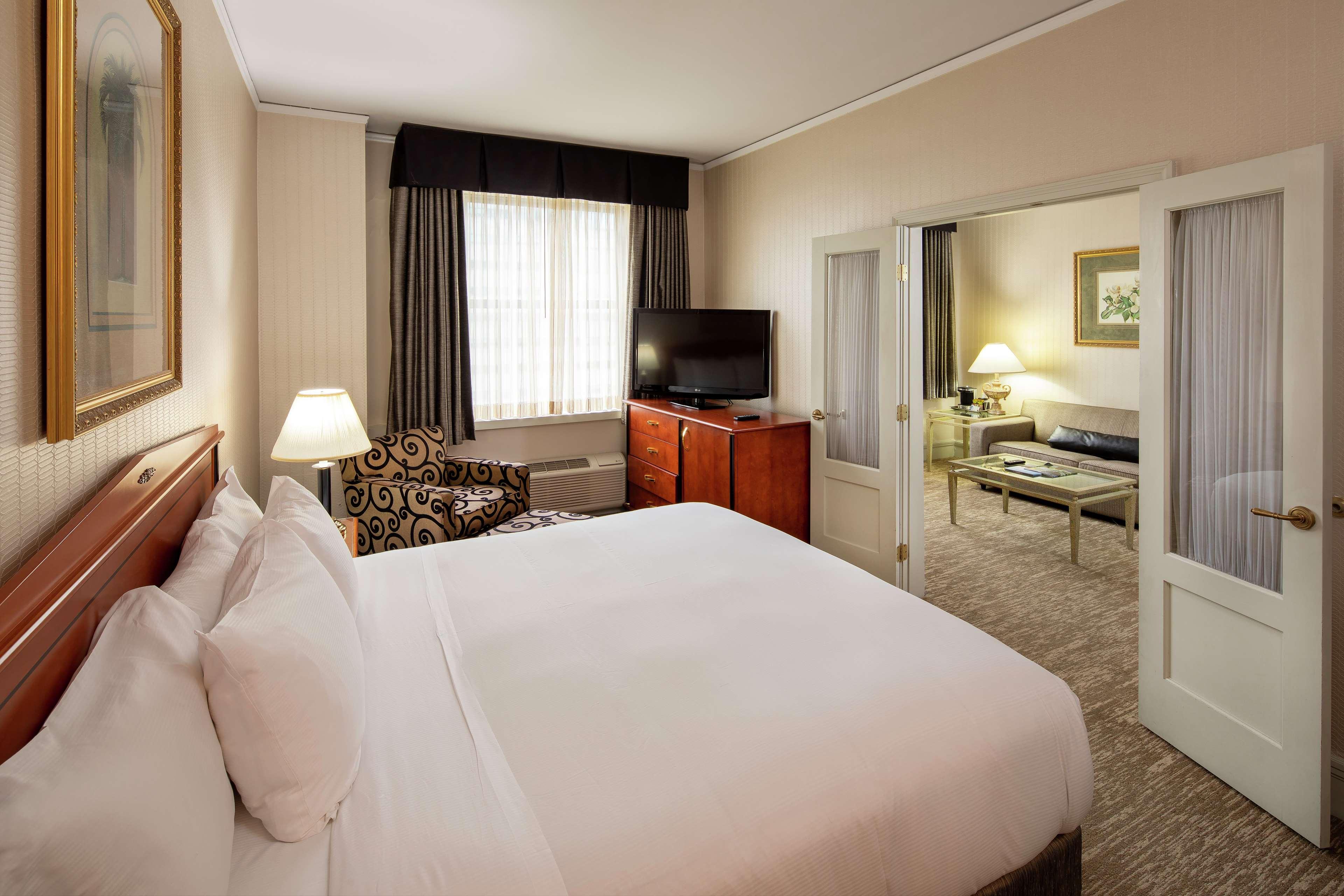 Hilton Cincinnati Netherland Plaza Exterior photo