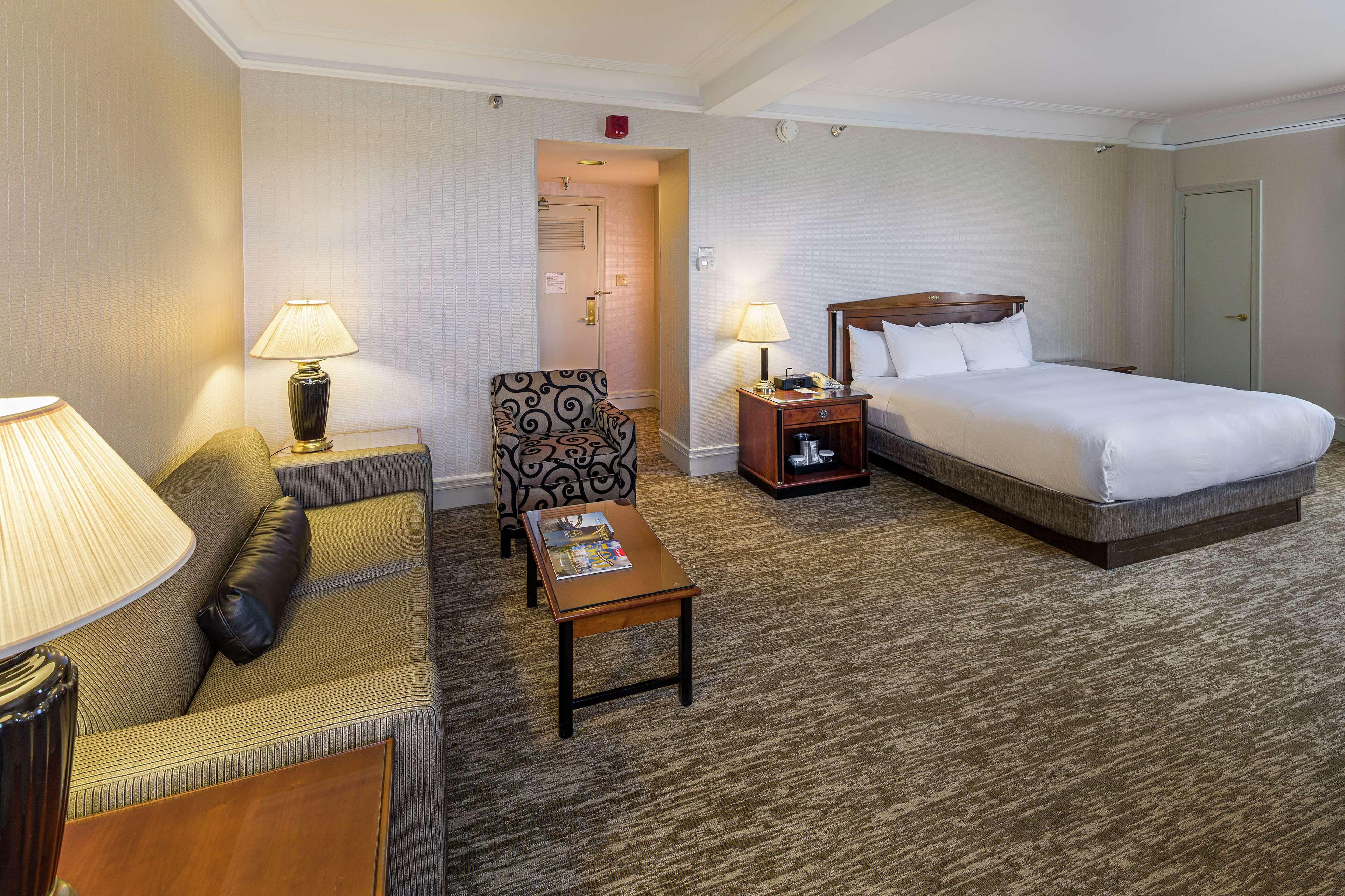 Hilton Cincinnati Netherland Plaza Exterior photo