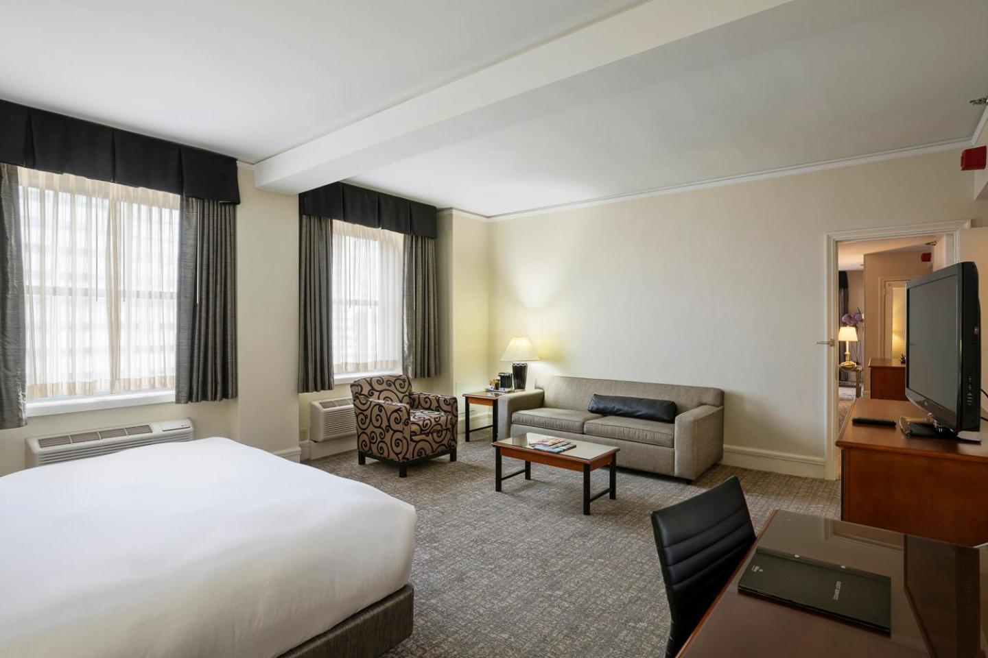 Hilton Cincinnati Netherland Plaza Exterior photo