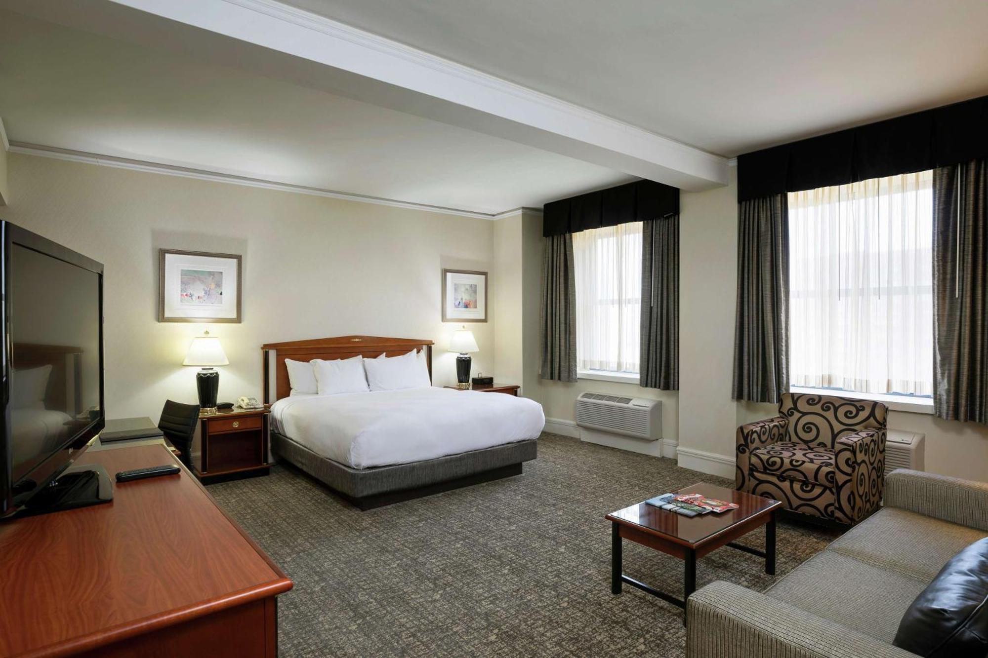 Hilton Cincinnati Netherland Plaza Exterior photo