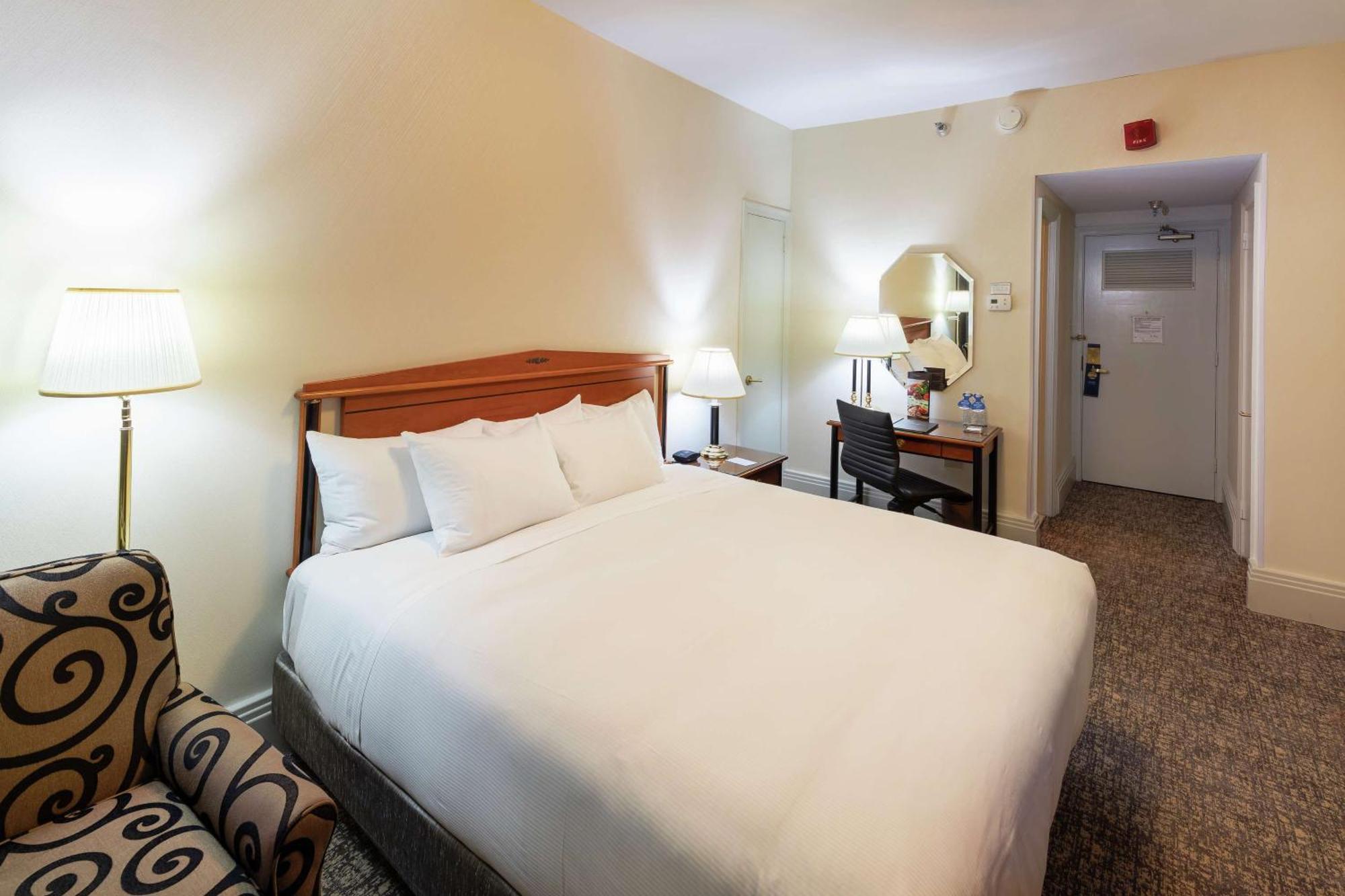 Hilton Cincinnati Netherland Plaza Exterior photo
