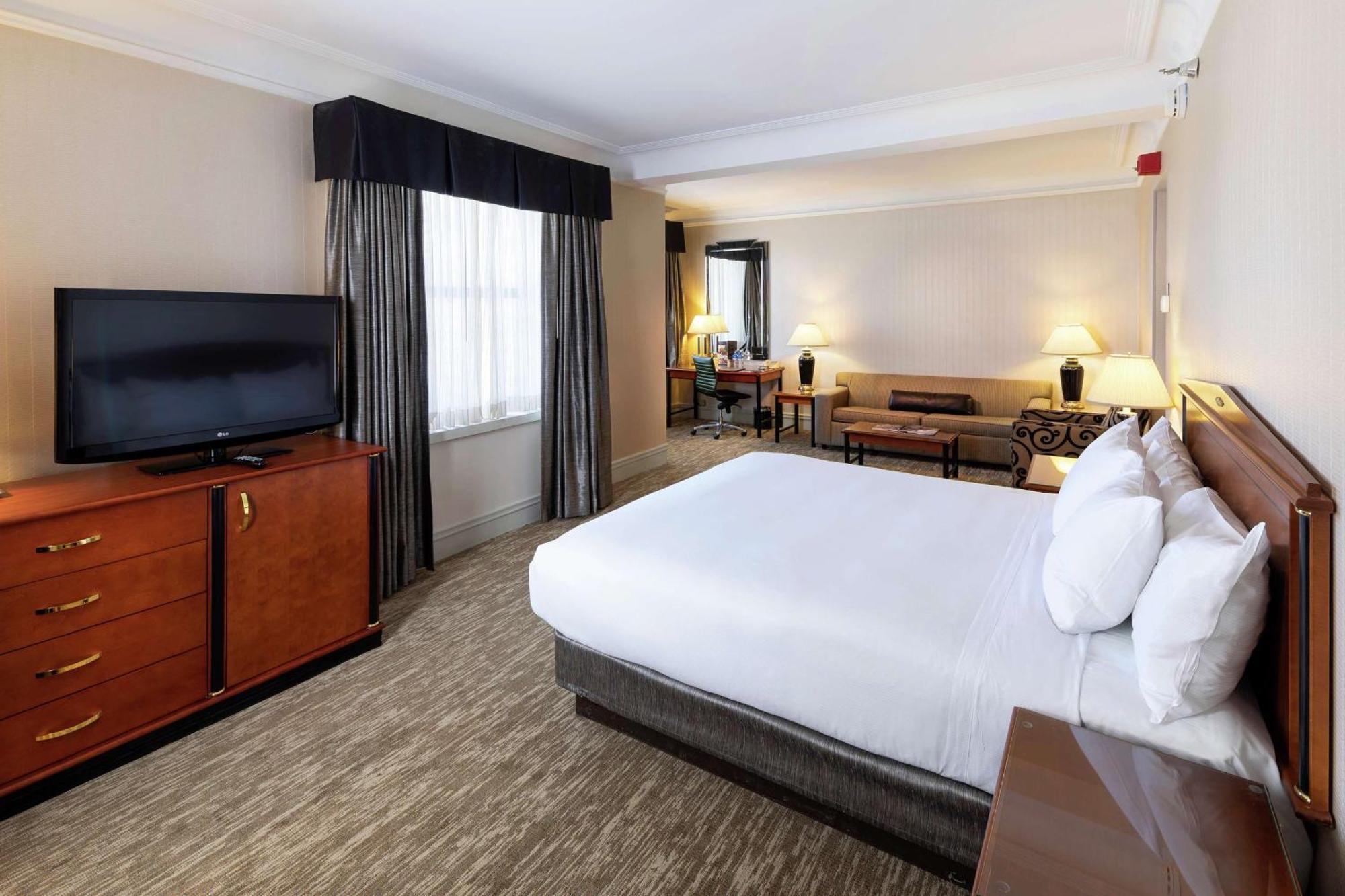 Hilton Cincinnati Netherland Plaza Exterior photo