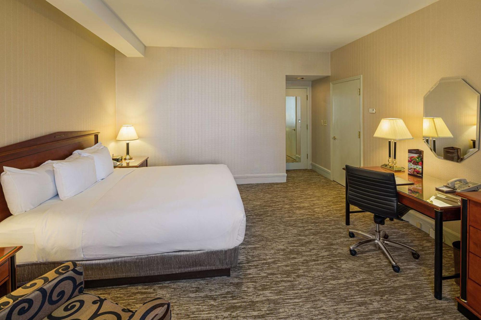 Hilton Cincinnati Netherland Plaza Exterior photo