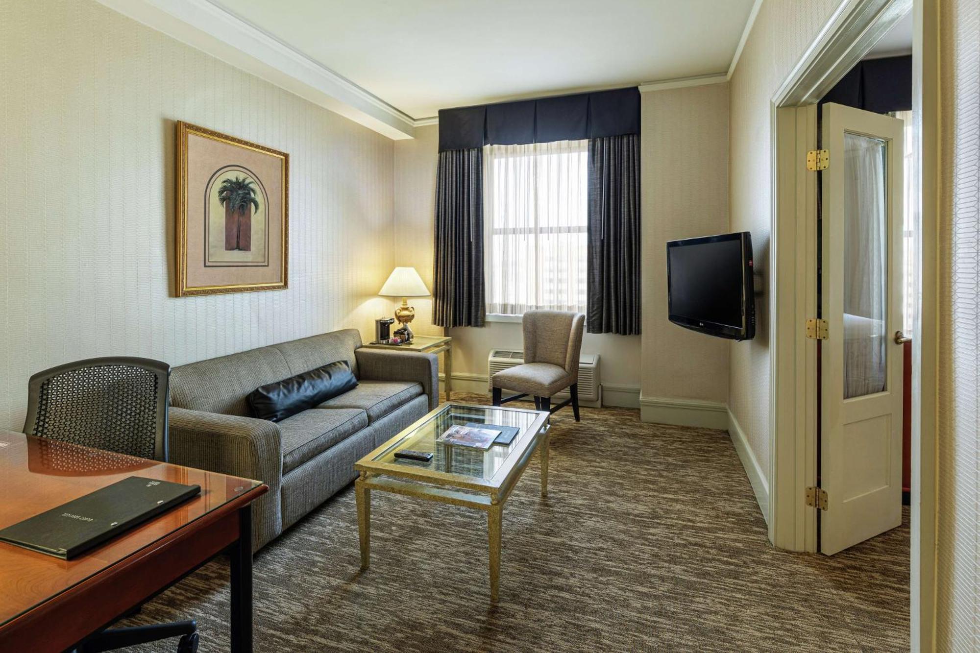 Hilton Cincinnati Netherland Plaza Exterior photo