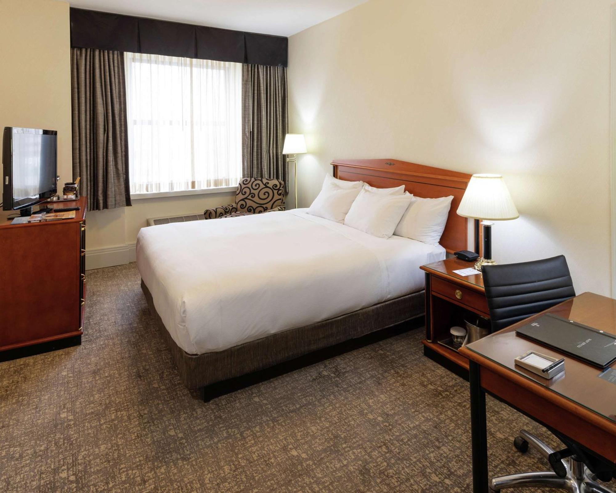 Hilton Cincinnati Netherland Plaza Exterior photo