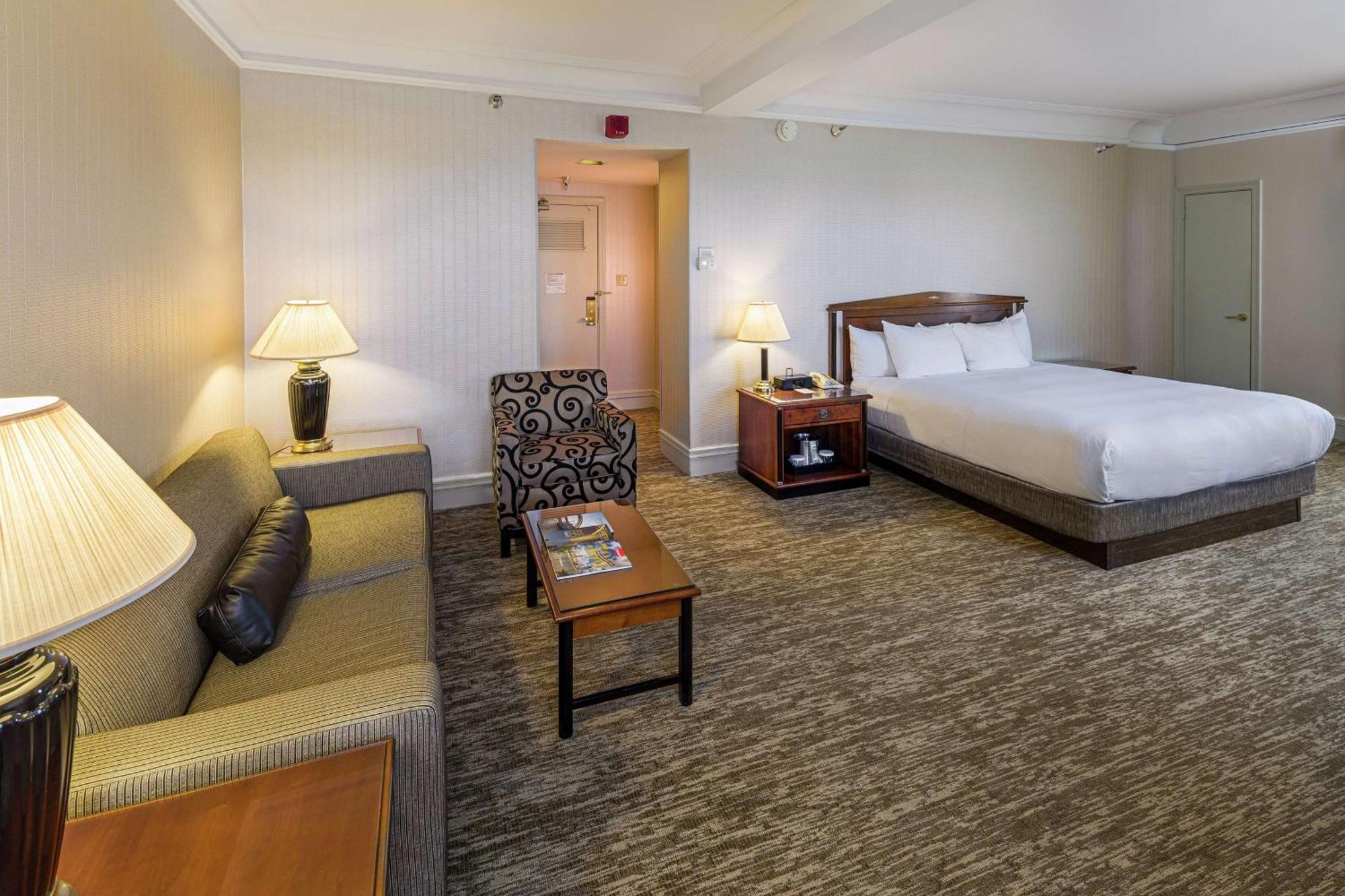 Hilton Cincinnati Netherland Plaza Exterior photo
